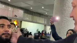 Un ayudante de Martino se cruzó con un hincha al llegar a México: "No te pongas a llorar, pavote"