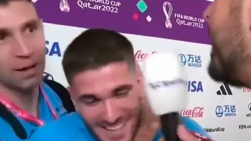 "Te amo": el divertido cruce de Dibu Martínez y De Paul tras el pase de Argentina a cuartos