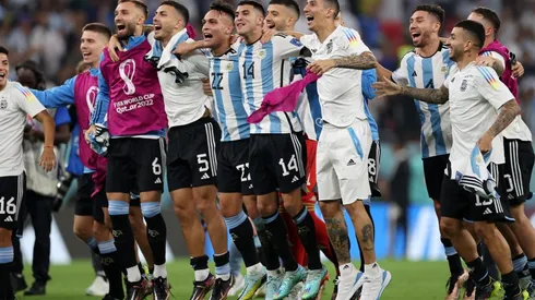 Los jugadores de Argentina festejan la clasificación a los cuartos de final de Qatar 2022.