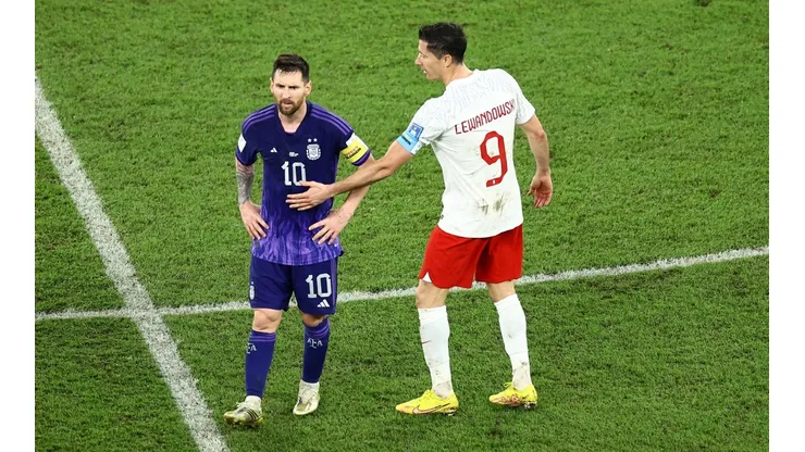VIDEO | ¡Lo dejó pintado! Lewandowski quiso saludar a Messi y Leo lo ignoró