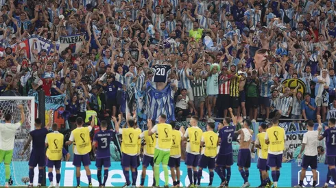 Los hinchas argentinos coparon el Estadio 974.