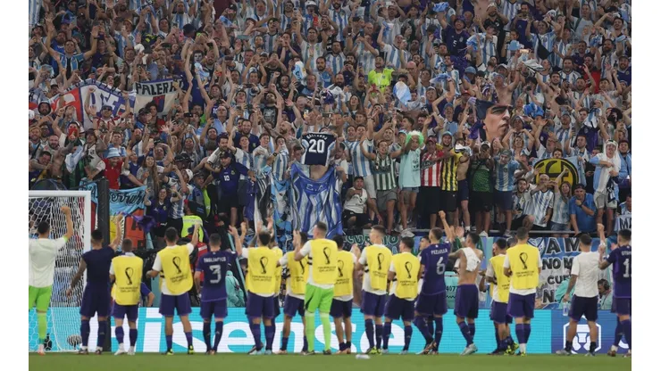 Los hinchas argentinos coparon el Estadio 974.