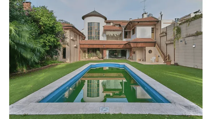 La casa donde vivió Maradona en Devoto abrió sus puertas y fue furor.