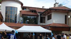 Compró la casa de Maradona en Devoto y tuvo una increíble idea para inaugurarla durante el Mundial