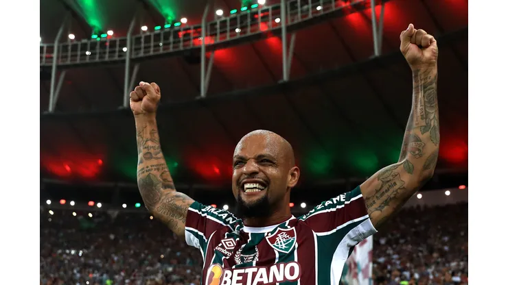 RIO DE JANEIRO, BRAZIL - APRIL 02: Felipe Melo of Fluminense celebrates after winning the Campeonato Carioca 2022 against Flamengo as at Maracana Stadium on April 02, 2022 in Rio de Janeiro, Brazil. (Photo by Buda Mendes/Getty Images)