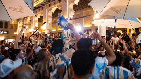 El banderazo de los argentinos en la previa vs. Polonia fue una fiesta.