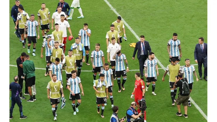 La imagen de los jugadores argentinos luego de la derrota con Arabia Saudita.