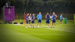 Reunión de referentes: la charla de la Selección Argentina antes del entrenamiento.