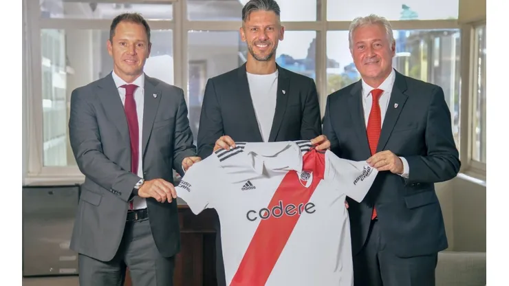 Falta menos de un mes: la fecha del debut de Demichelis y el posible rival