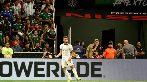 Lautaro Martínez se llevó la pelota en el último partido frente a México.