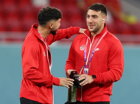 ¿Quién es el jugador canadiense que toma mate antes de los partidos de Qatar 2022?