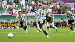 Messi puso el 1-0 de penal.
