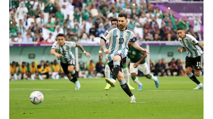 Messi puso el 1-0 de penal.