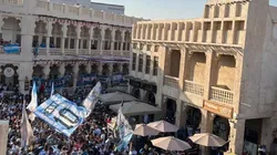 Somos locales otra vez: el impactante banderazo de los hinchas argentinos en Doha