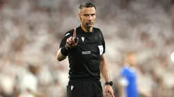 Tráfico de drogas y red de prostitución: el increíble pasado del árbitro del debut de Argentina