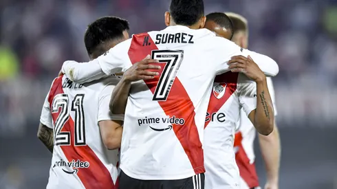 BUENOS AIRES, ARGENTINA – OCTOBER 12: Matias Suarez of River Plate celebrates with teammates after scoring the second goal of his team during a match between River Plate and Platense as part of Liga Profesional 2022 at Estadio Más Monumental Antonio Vespucio Liberti on October 12, 2022 in Buenos Aires, Argentina. (Photo by Marcelo Endelli/Getty Images)