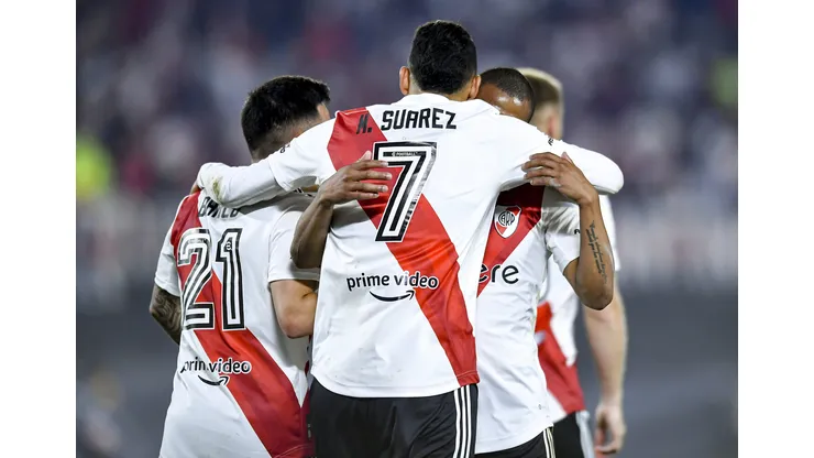 BUENOS AIRES, ARGENTINA - OCTOBER 12: Matias Suarez of River Plate celebrates with teammates after scoring the second goal of his team during a match between River Plate and Platense as part of Liga Profesional 2022 at Estadio Más Monumental Antonio Vespucio Liberti on October 12, 2022 in Buenos Aires, Argentina. (Photo by Marcelo Endelli/Getty Images)