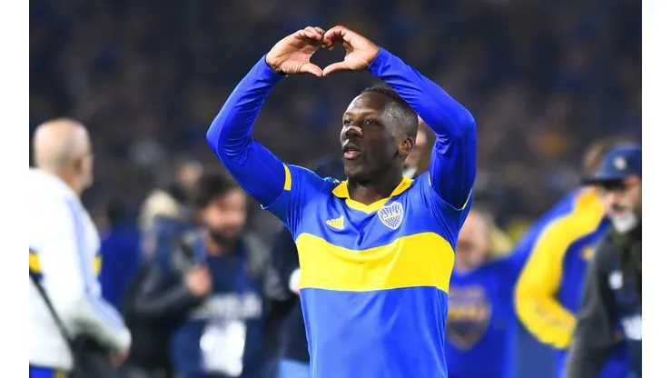 "Es un fernet": Advíncula mostró su nuevo look y los hinchas de Boca no lo perdonaron