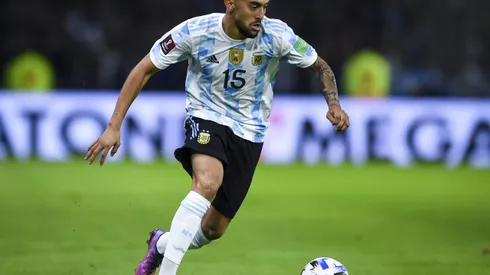 BUENOS AIRES, ARGENTINA - MARCH 25: Nicolas Gonzalez of Argentina drives the ball during the FIFA World Cup Qatar 2022 qualification match between Argentina and Venezuela at Estadio Alberto J. Armando on March 25, 2022 in Buenos Aires, Argentina. (Photo by Marcelo Endelli/Getty Images)