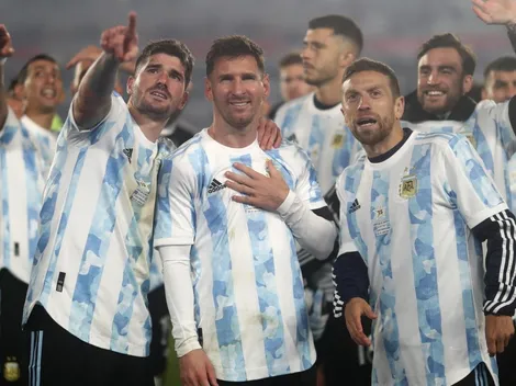 Ritual innegociable: la foto de Messi, De Paul y Papu Gómez