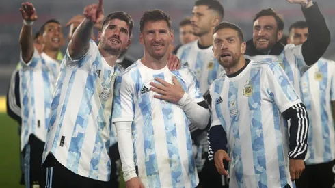 Ritual innegociable: la foto de Messi, De Paul y Papu Gómez