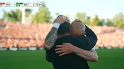 VIDEO | Emocionante: el sentido abrazo entre Pinola y Gallardo tras ser reemplazado en su último partido