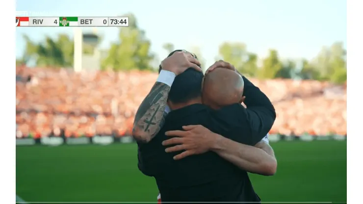 VIDEO | Emocionante: el sentido abrazo entre Pinola y Gallardo tras ser reemplazado en su último partido
