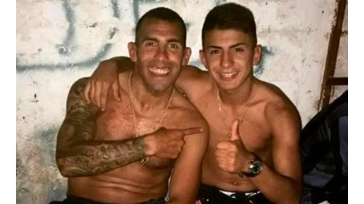 Tevez y Thiago Almada ya tienen una relación por haber crecido en el mismo barrio. (Foto de archivo)