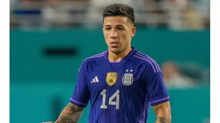 Enzo Fernández, a Qatar.