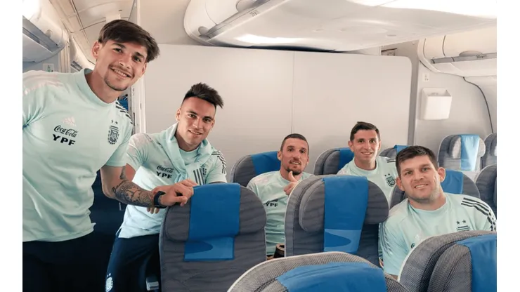 El curioso pasajero n° 50 del avión de la Selección Argentina a Qatar