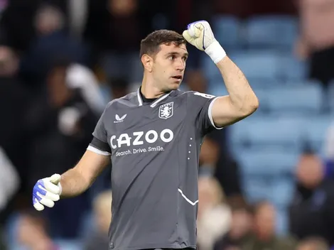 VIDEO | Nadie puede creer lo que hizo Dibu Martínez antes del golazo de su equipo ante el United