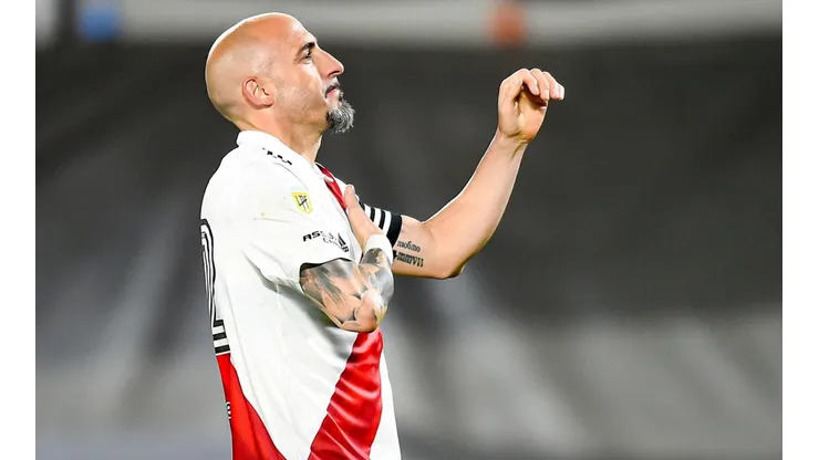 Pinola, entre seguir jugando o ser ayudante de Demichelis.