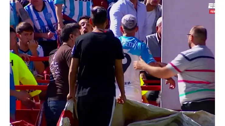 VIDEO | El tenso cruce de Copetti con los hinchas de Racing tras salir lesionado