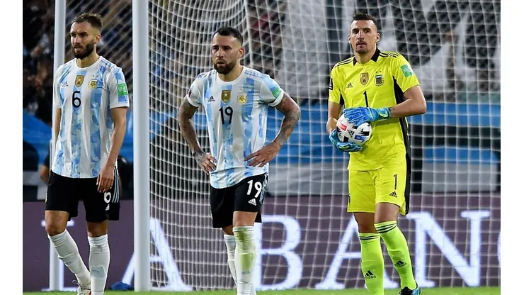 Pezzella le metió púa a Otamendi para jugar en River: "Es fanático"
