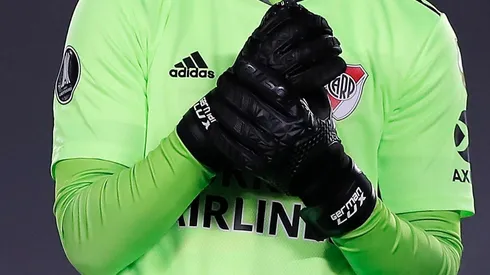 River, a la carga por un arquero.