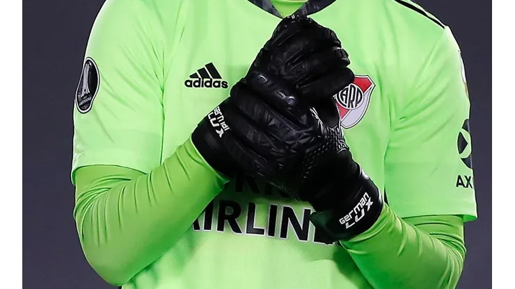 River, a la carga por un arquero.