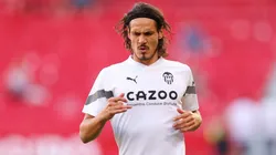 “Diego vigila”: los hinchas de Boca se burlan de la lesión de Cavani.