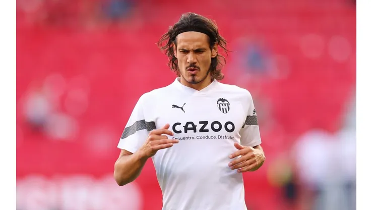“Diego vigila”: los hinchas de Boca se burlan de la lesión de Cavani.
