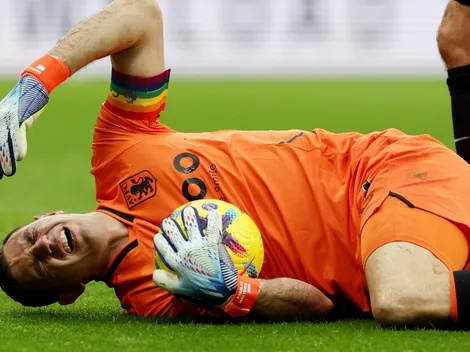 VIDEO | Alerta: Dibu Martínez sufrió un rodillazo en la cabeza y no pudo seguir