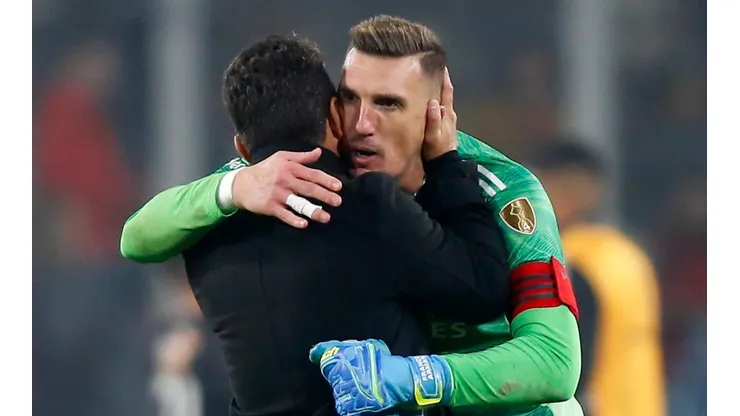 Gallardo y una decisión con Armani.