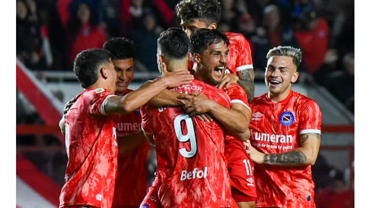 Argentinos venció a Vélez y quedó a un paso de entrar a la Libertadores 2023