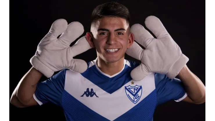 Thiago Almada mantiene una gran relación con Riquelme (Foto: prensa Vélez).