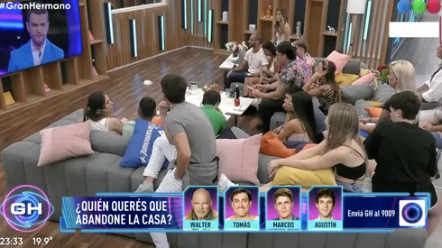 Dos participantes mantienen una relación.