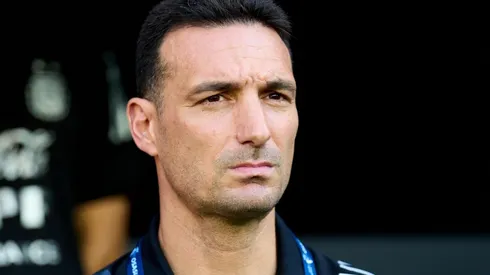 Lionel Scaloni hace entrega de la lista preliminar para Qatar 2022.