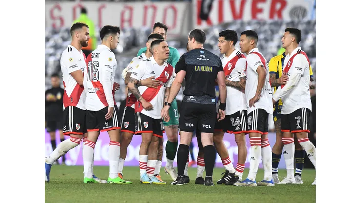 Confirmado: se conoció la sanción a Juanfer Quintero por el empujón a Echenique