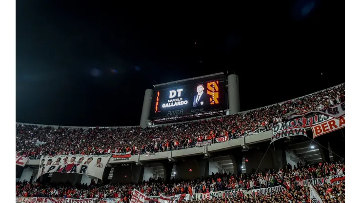 La emotiva canción que le hicieron los hinchas de River a Gallardo para que se quede