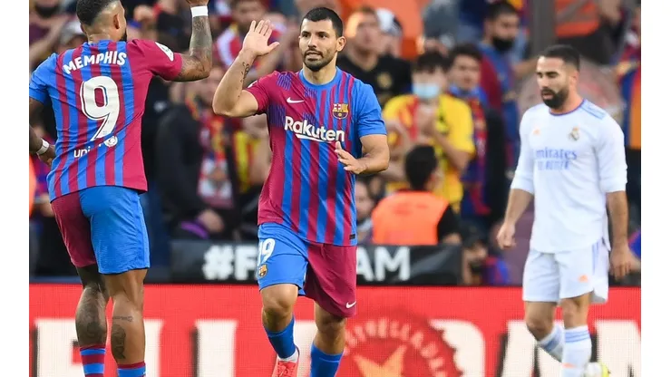 "Toma macho": los picantes tuits del Kun Agüero durante la derrota del Barcelona ante Real Madrid