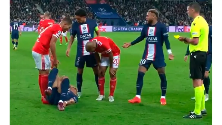 Quisieron dejarlo sin Mundial: las durísimas patadas que le dieron a Mbappé en PSG - Benfica