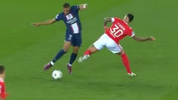 VIDEO | La brutal patada de Otamendi a Mbappé en el duelo por Champions