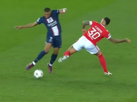 VIDEO | La brutal patada de Otamendi a Mbappé en el duelo por Champions
